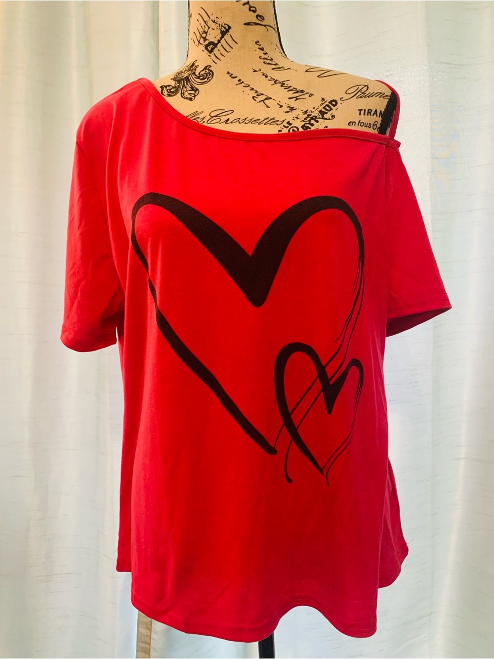 Hot Pink Women's Heart Graphic Tee - Off-Shoulder Casual Top